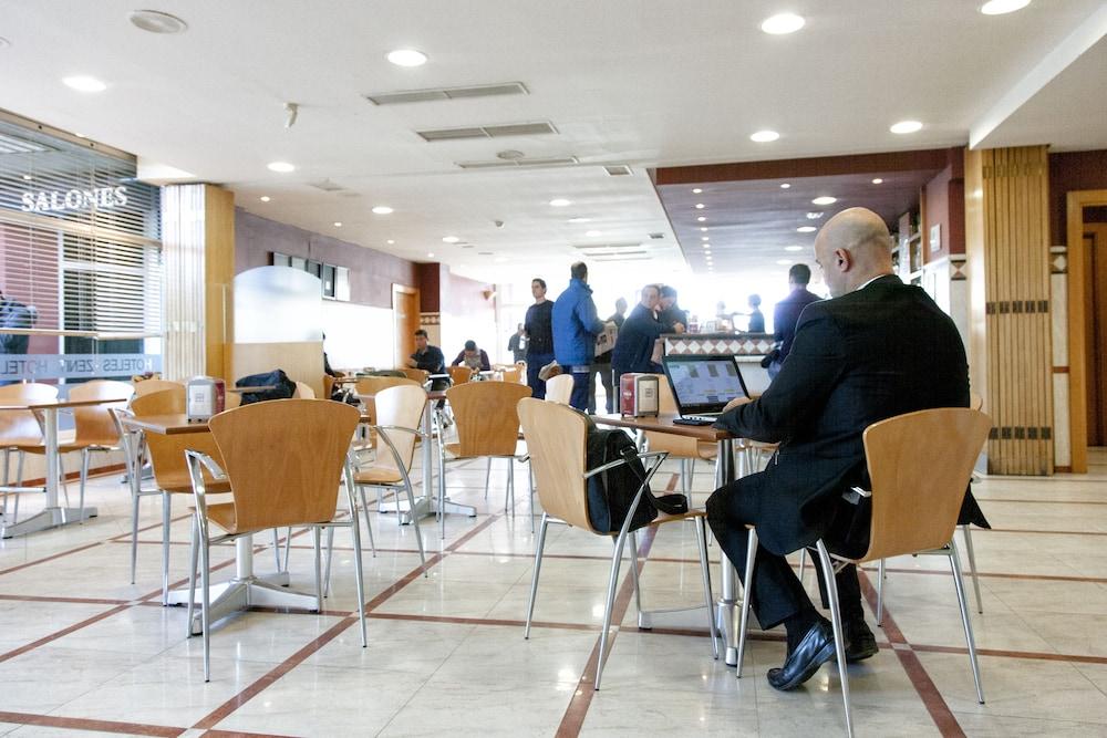 泽尼特洛格罗尼奥酒店 外观 照片